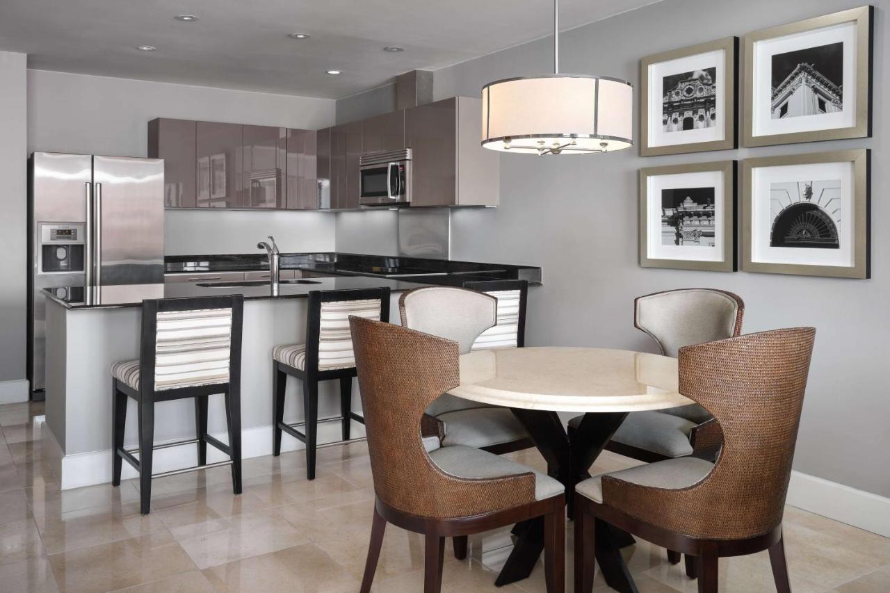 Bristol Panama, A Registry Collection Hotel Экстерьер фото A kitchen and dining room