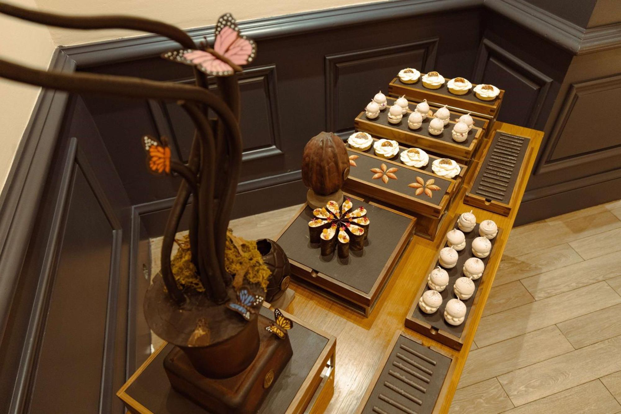 Bristol Panama, A Registry Collection Hotel Экстерьер фото A display of Japanese sweets